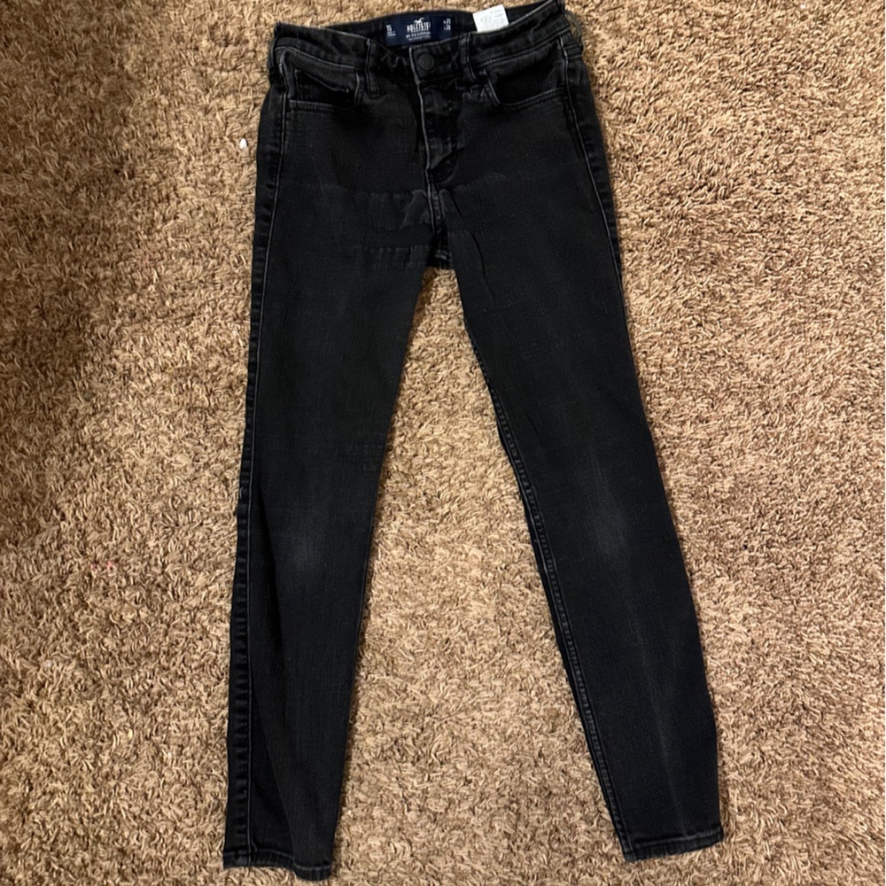 Hollister skinny jeans ! 🖤